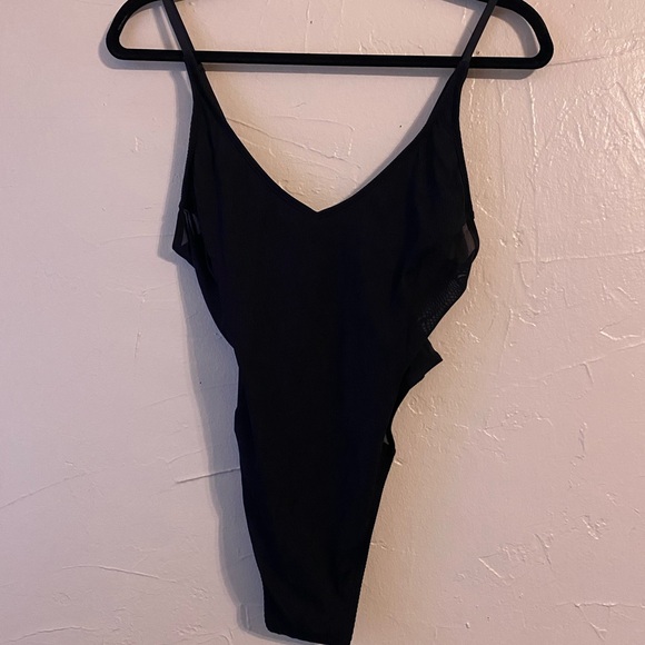 L*Space Elegant Hollywood Mesh Sides Black Swimwear One Piece Size XL - Picture 4 of 13